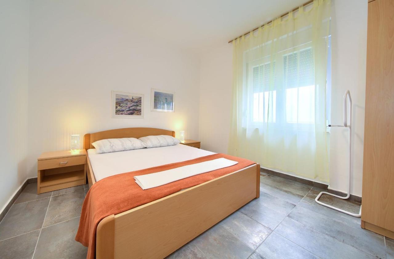 Apartments Dubravka Кърк Екстериор снимка