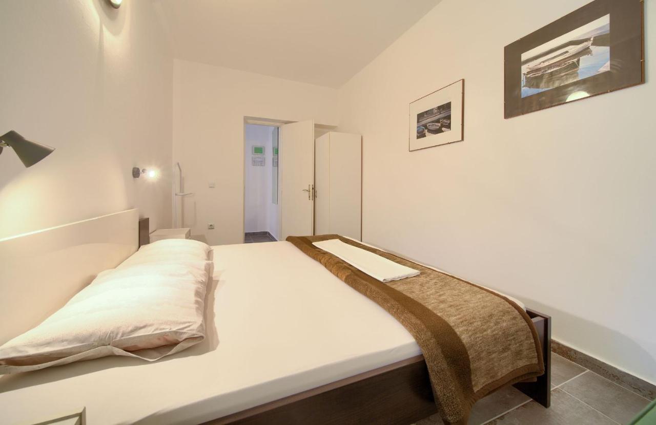 Apartments Dubravka Кърк Екстериор снимка