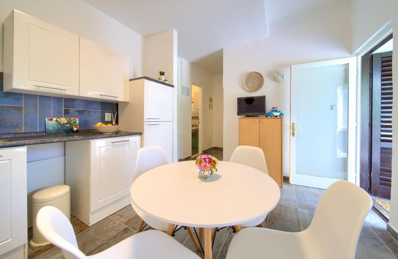 Apartments Dubravka Кърк Екстериор снимка