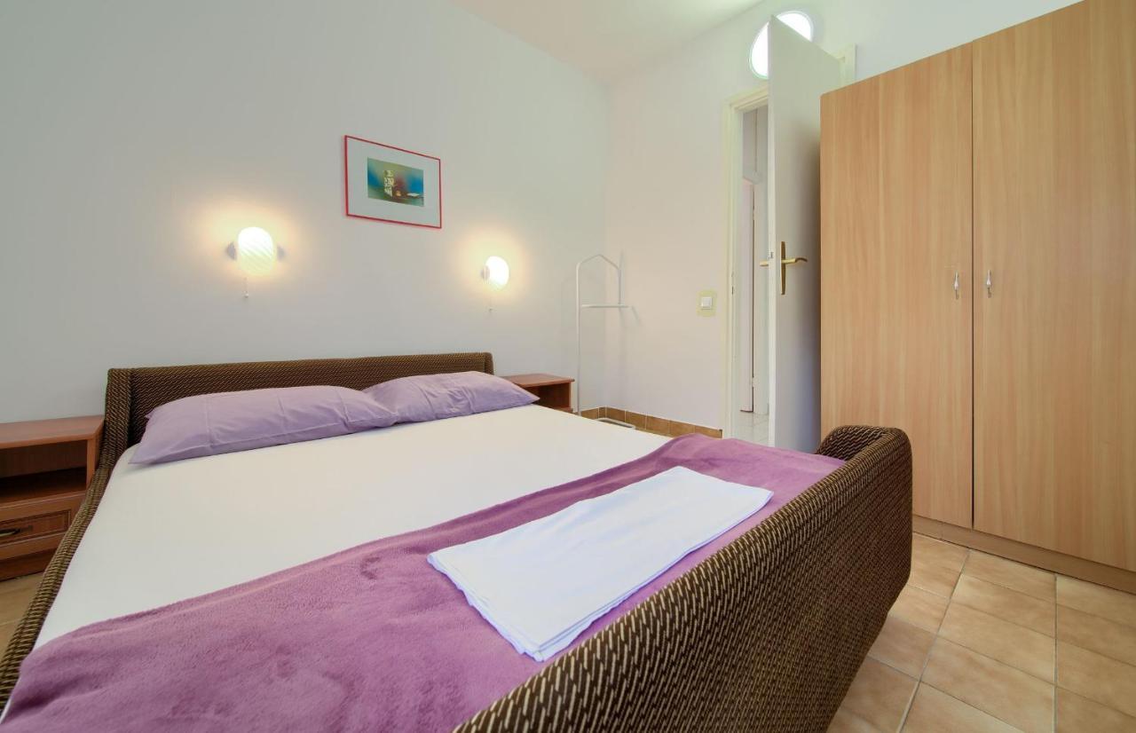 Apartments Dubravka Кърк Екстериор снимка