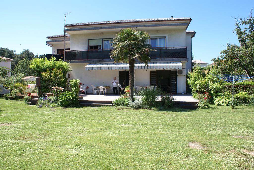 Apartments Dubravka Кърк Екстериор снимка